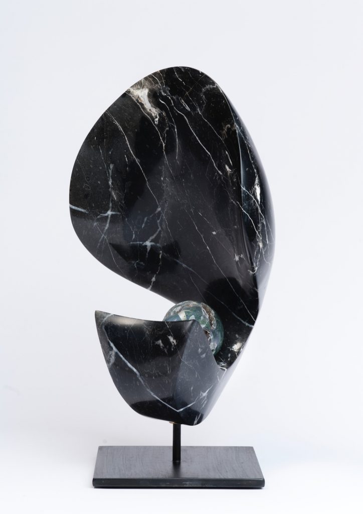 sculpture marbre noir antique